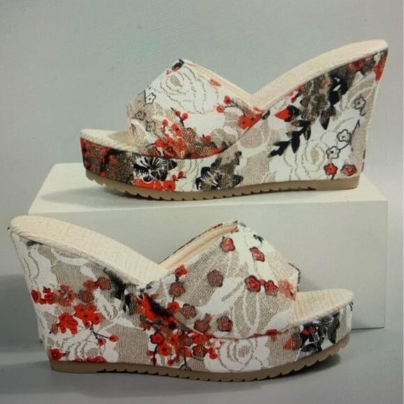 Ladies size 9 1/2 cloth wedge sandals - Picture 1 of 11